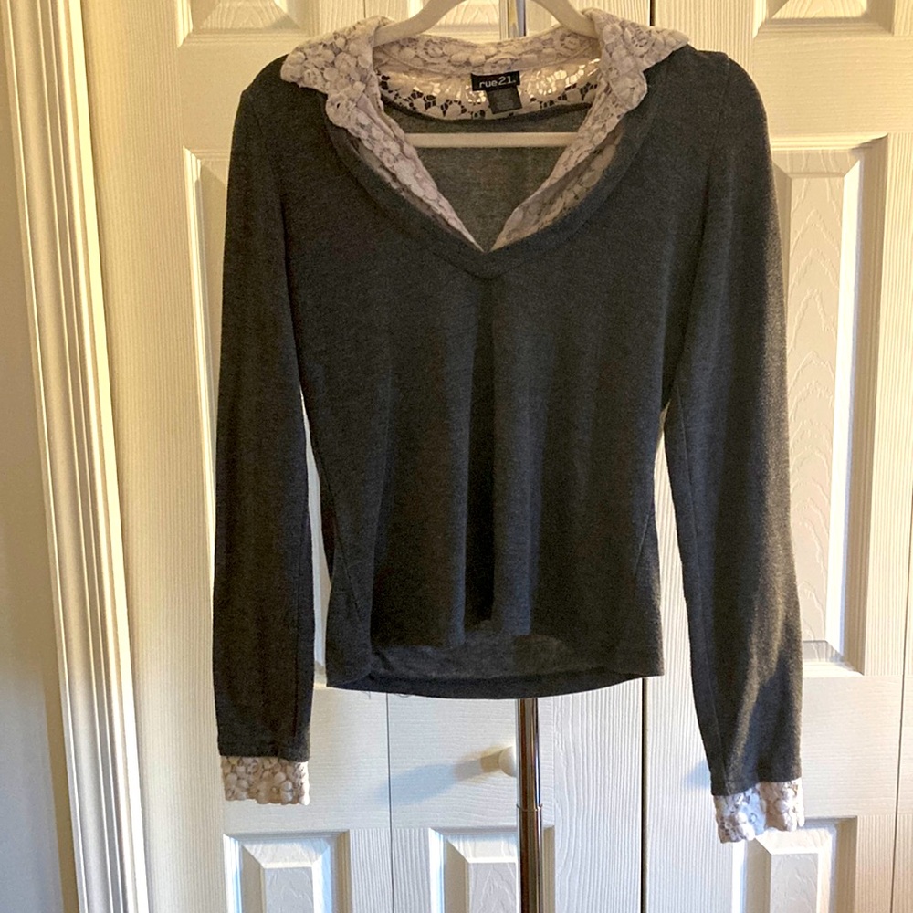 Gray crew neck tee tshirt with lace cuff and collar detail